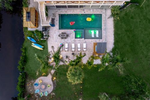 No 1 Largest Tampa Private Compound 11BR Sleeps 40 in Tampa, United States