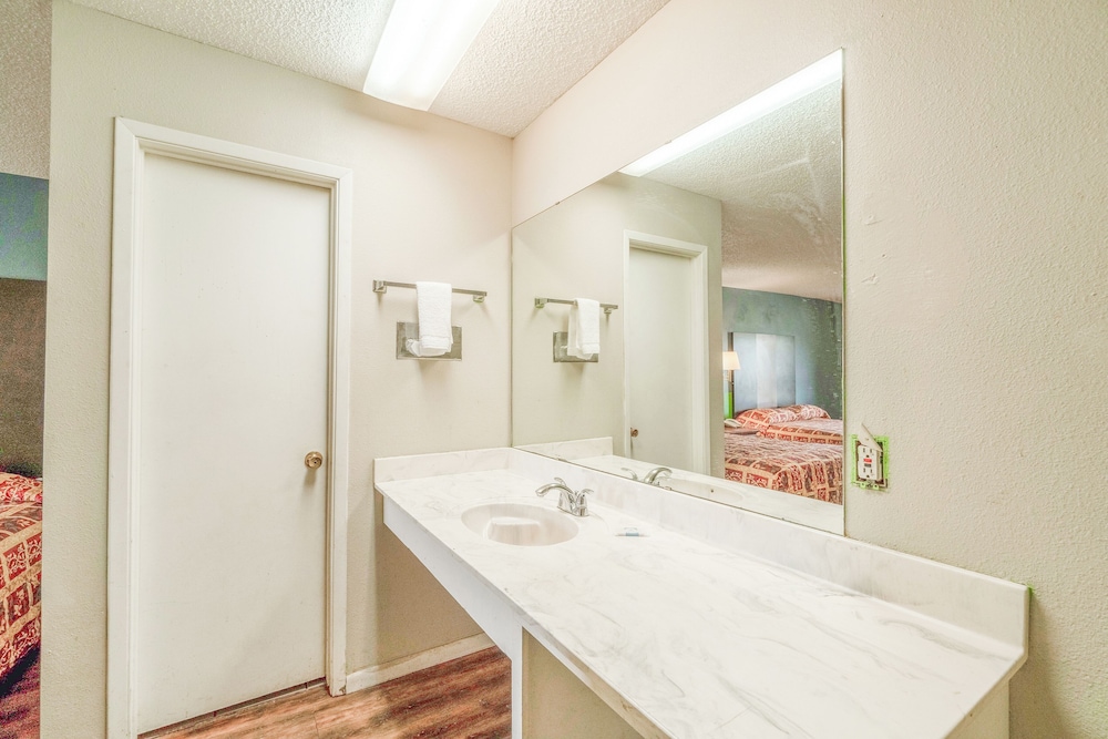 Executive Inn Mineral Wells - photo 36