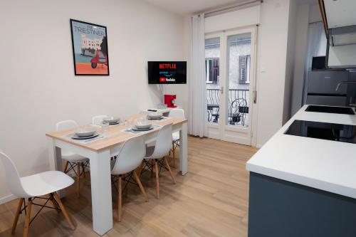 Centro Storico Moderno Trilocale con Balcone — 4-Star Luxury Hotel in Trieste, Italy