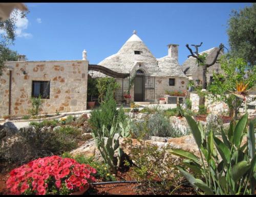 Spacious Villa with Private Pool in Castellana Grotte — 4-Star Luxury Hotel in Alberobello, Italy