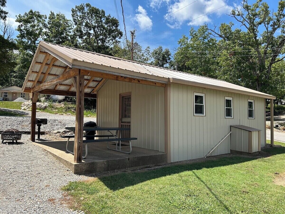 Kellers Kove Cabin and RV Resort — hotel in Elizabeth