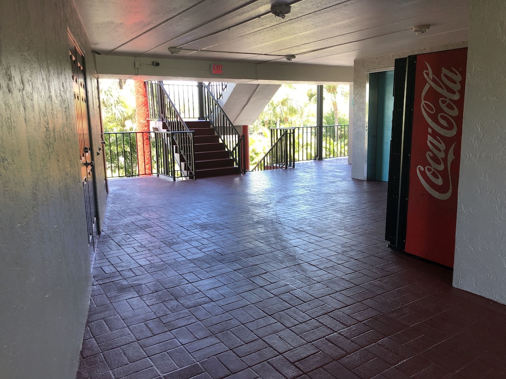 Sun Coast Inn - photo 36