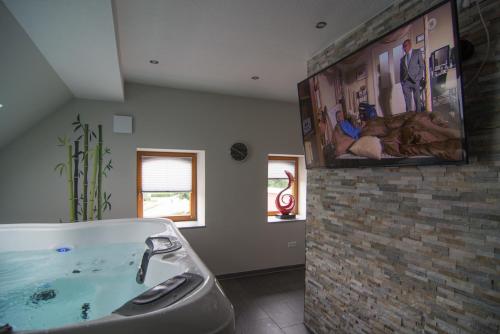 Ferienhaus Wellness Oase in Lingen Ems Monteurunterkunft Wellness exclusive — 4-Star Luxury Hotel in Lingen, Germany