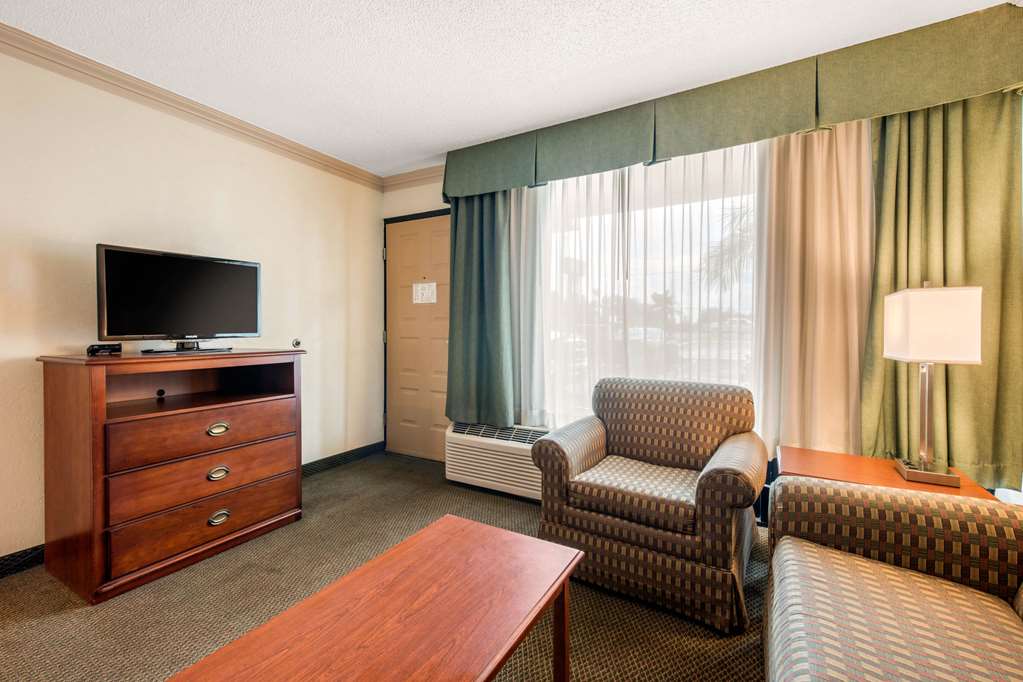 Quality Inn & Suites Tarpon Springs South - photo 28