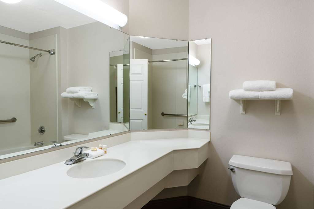 La Quinta Inn & Suites by Wyndham Pueblo - photo 41