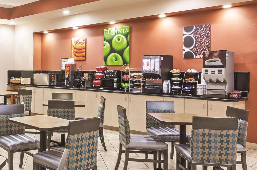La Quinta Inn & Suites by Wyndham Granbury - photo 31