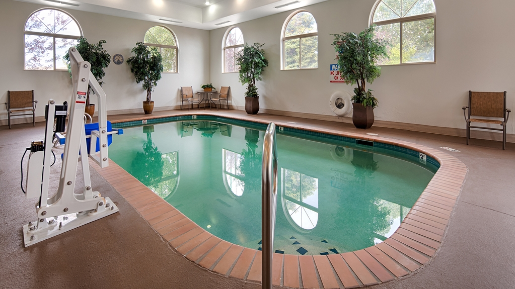 Best Western Plus Deer Park Hotel & Suites - photo 30