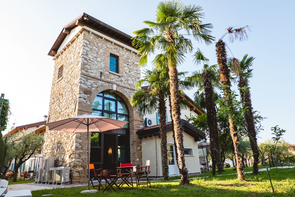Villa Colli Storici — 4-Star Luxury Hotel in Desenzano Del Garda, Italy