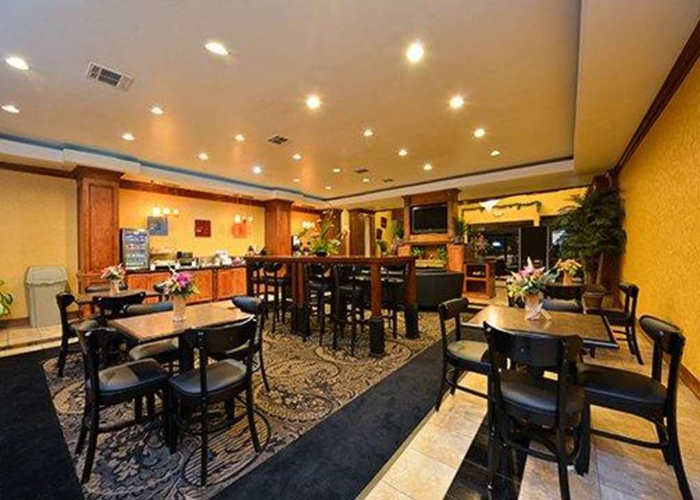 Comfort Suites Bay City East - photo 16
