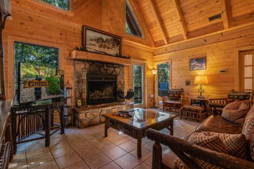 Ole Hickory w Firepit HotTub — hotel near Branson Airport