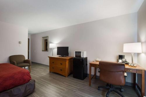 Econo Lodge Inn & Suites Escanaba North - photo 21