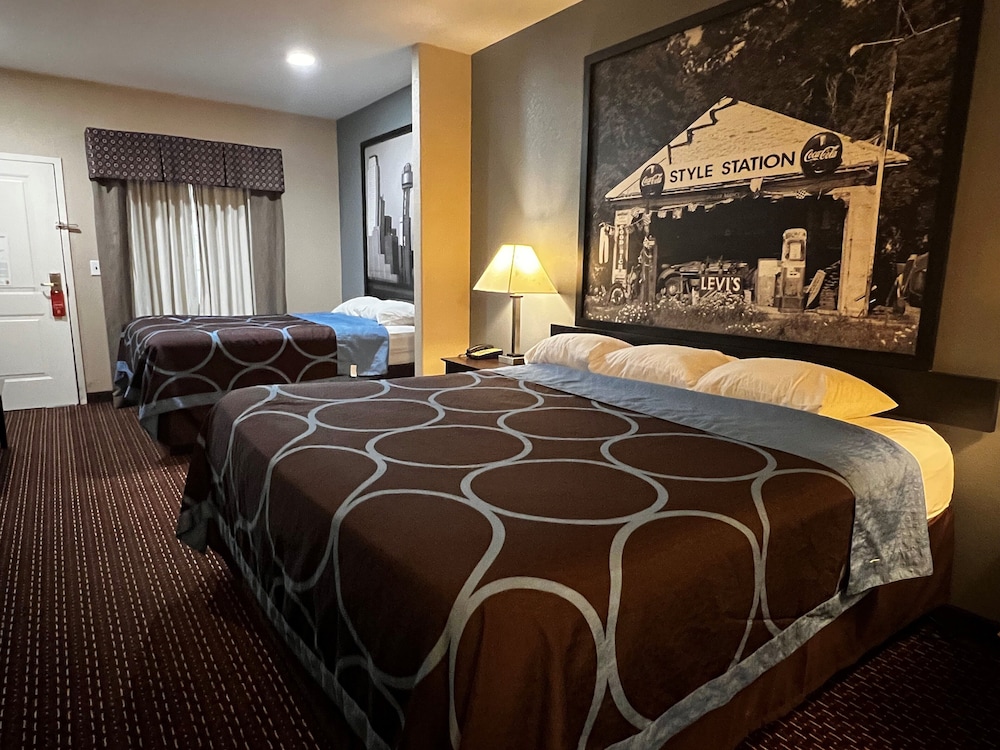 Super 8 by Wyndham Center - photo 31
