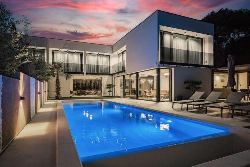 Villa Osea 40 m2 pool sauna 4 en suite bedrooms — 4-Star Luxury Hotel in Medulin, Croatia