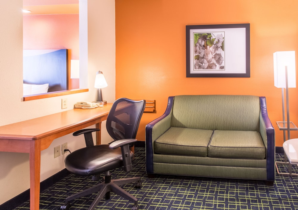 Fairfield Inn & Suites Fargo - photo 6