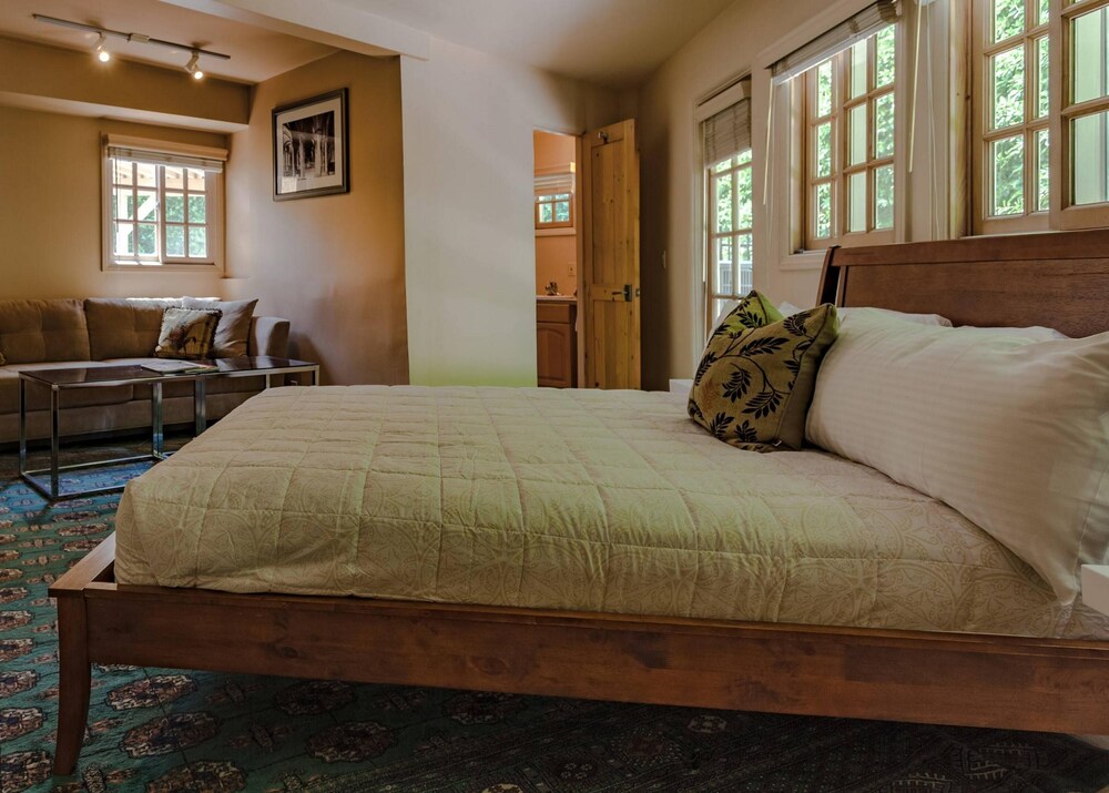 The Sol Lesser Estate - photo 7