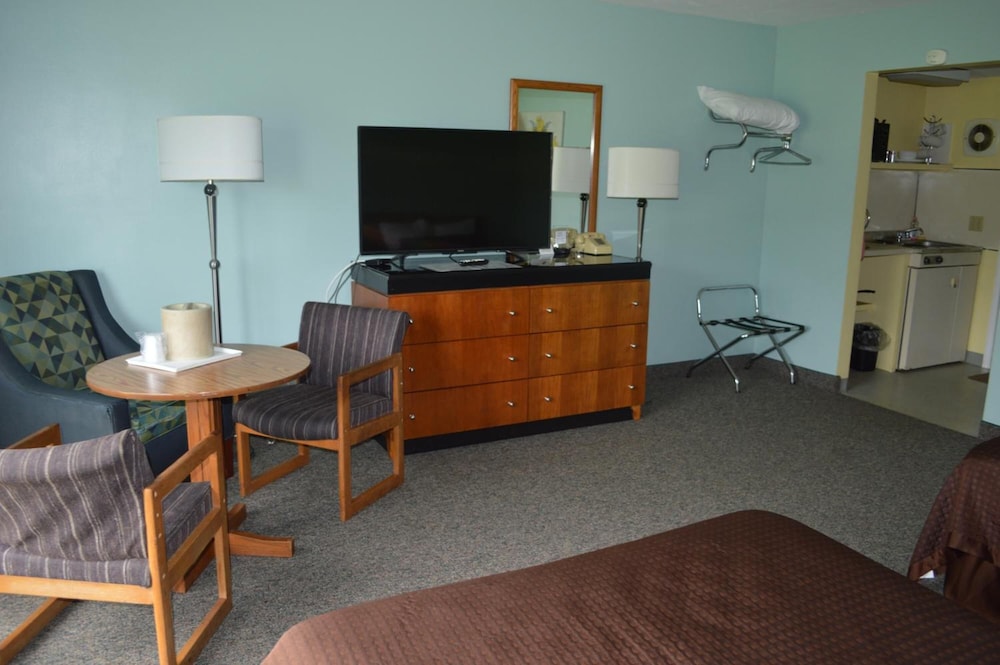 Copper Lantern Motor Lodge - photo 21
