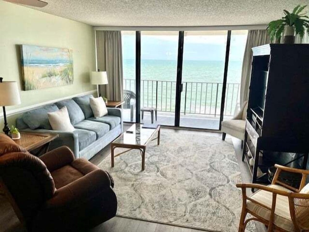 Royal Garden Resort 815 2 Bedroom Condo by RedAwning in Murrells Inlet, United States