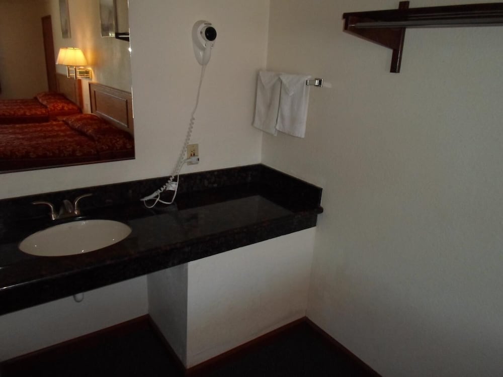 Economy Inn Morgan Hill - photo 17