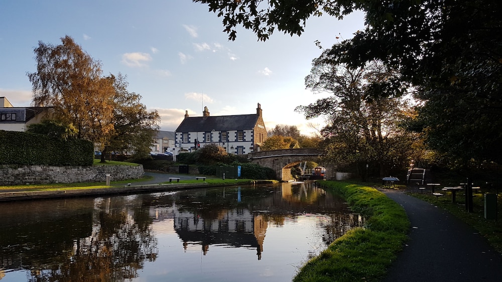 The Bridge Inn — hotel in Newbridge