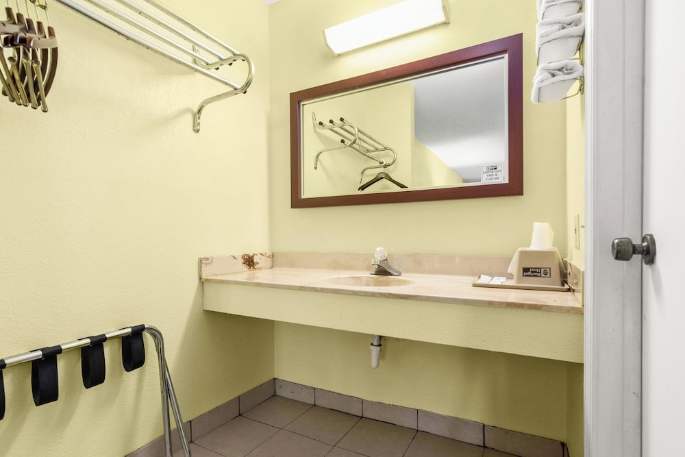Budget Host Inn by Hotel O Portland near I 65 - photo 19