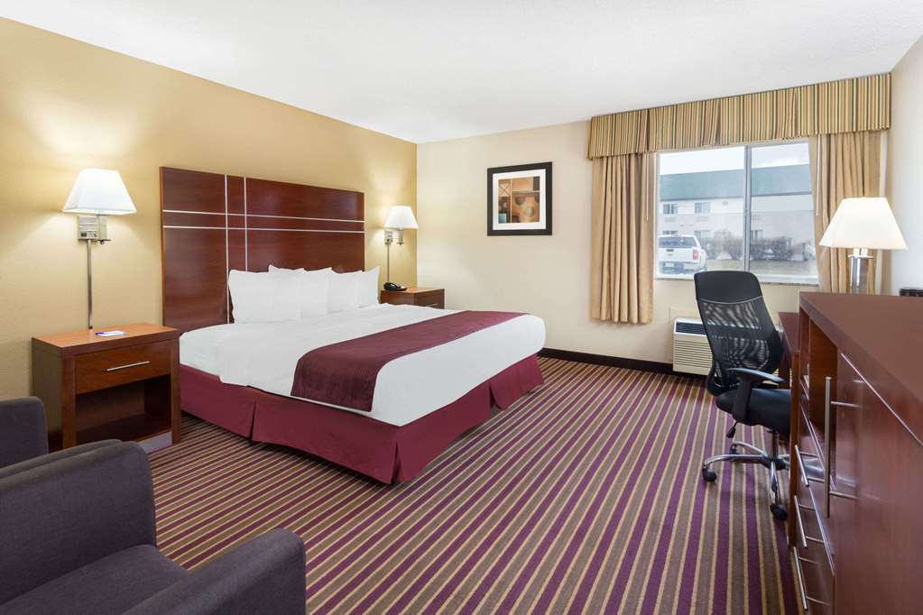 Baymont by Wyndham Bowling Green - photo 5