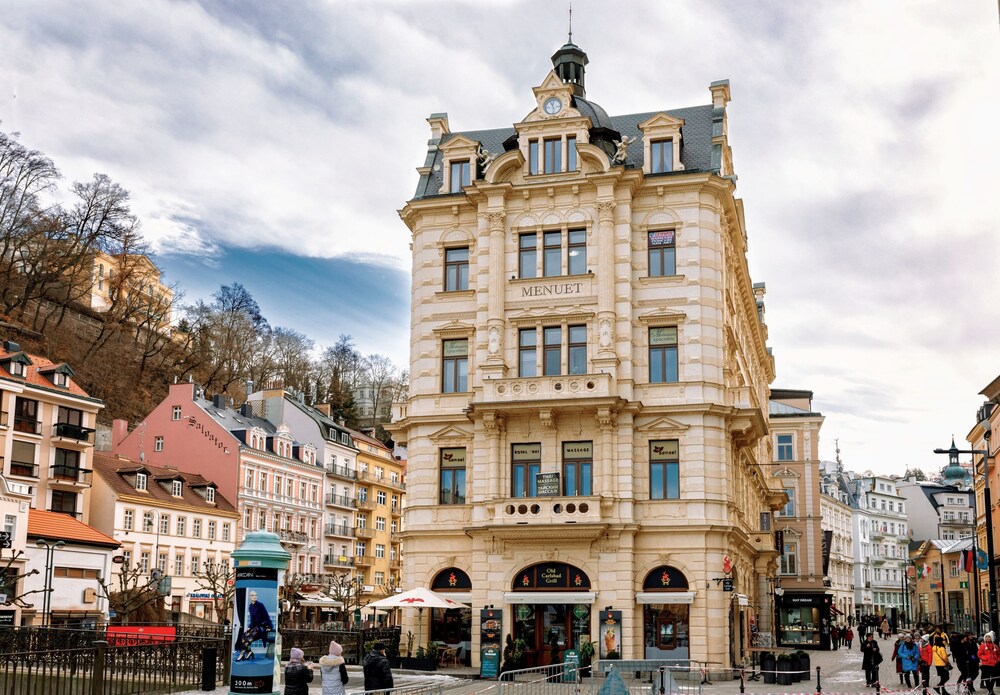 Apartments Menuet — 4-Star Luxury Hotel in Karlovy Vary, Czech Republic