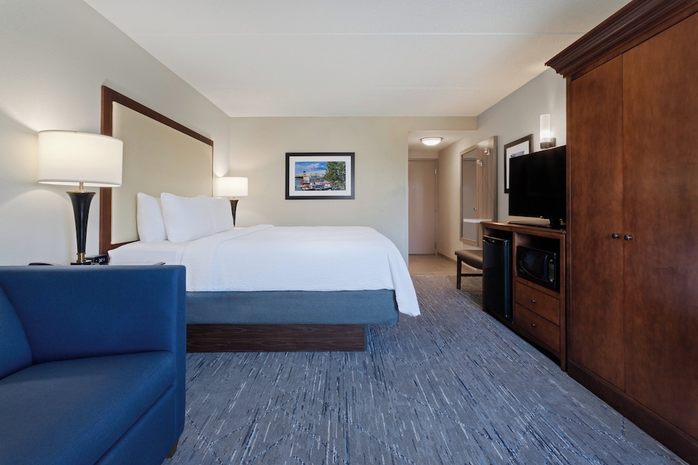 Holiday Inn Express & Suites Cincinnati Riverfront by IHG - photo 26