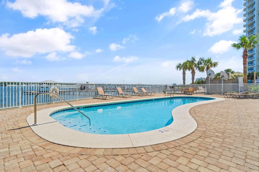 Lagoon Tower 1002 - photo 25