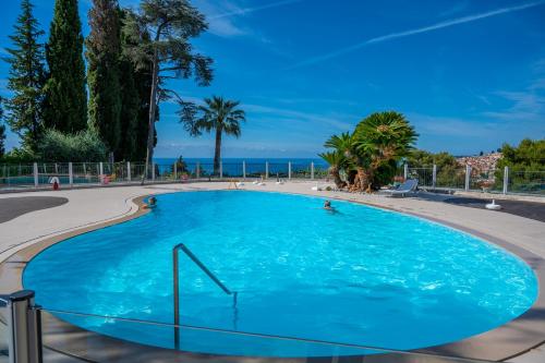 Studio Menton Garavan Avec Piscine A Proximite Italie Et Monaco — Menton