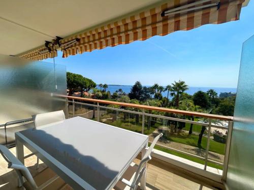 A085 Splendide Appartement Refait Neuf Avec Vue Mer — Vallauris — photo 3