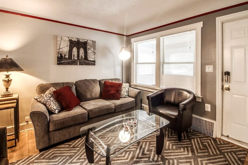 Automaniac Spot in the Heart of Pontiac 3 Beds 2 Baths — hotel in Pontiac