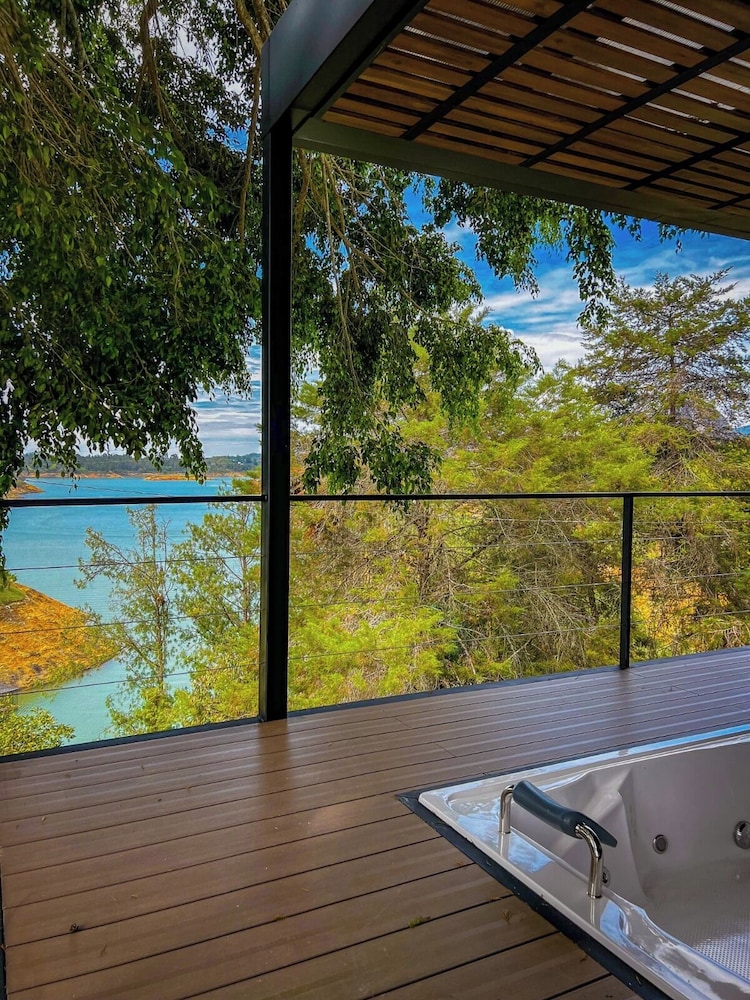 Elemen Retreat in El Penol, Colombia