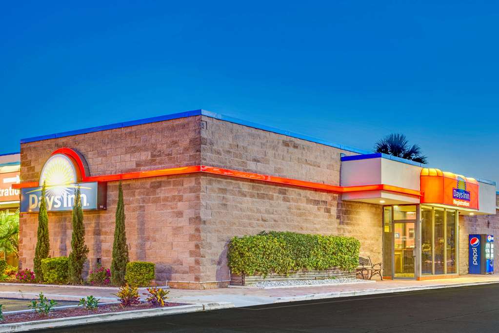 Days Inn by Wyndham Bradenton Near the Gulf - photo 2