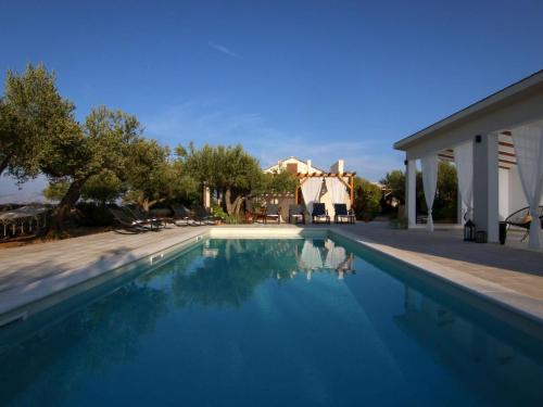 Stone Villa Olea Three Bedroom Villa with Pool — 4-Star Luxury Hotel in Supetar, Croatia
