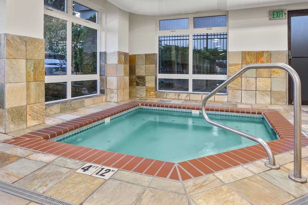 Holiday Inn Express & Suites Tacoma by IHG - photo 12