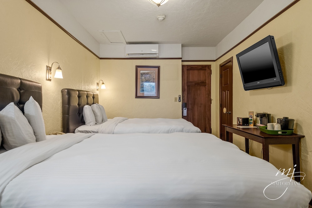 Hotel Seville - photo 10