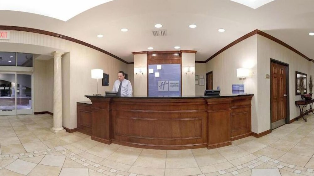 Holiday Inn Express & Suites Farmington by IHG - photo 2
