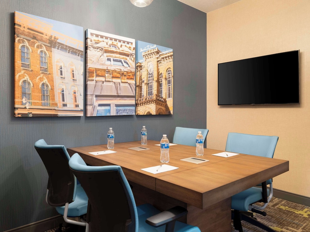 Hampton Inn Ottawa - photo 35