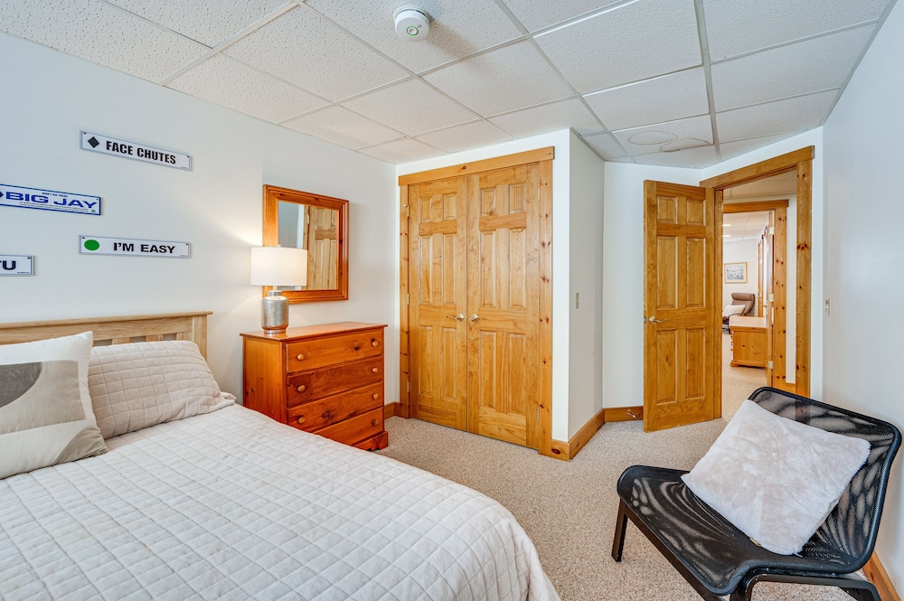 Ski In Resort Family Condo with Deck at Jay Peak - photo 4