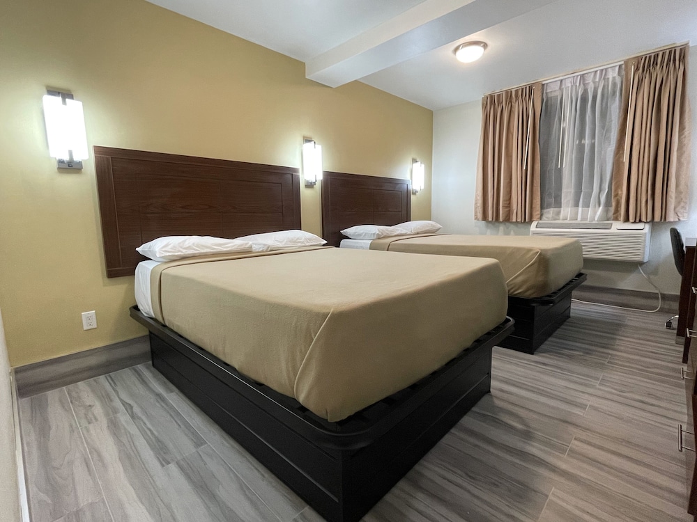 Hotel 369 Brooklyn - photo 2