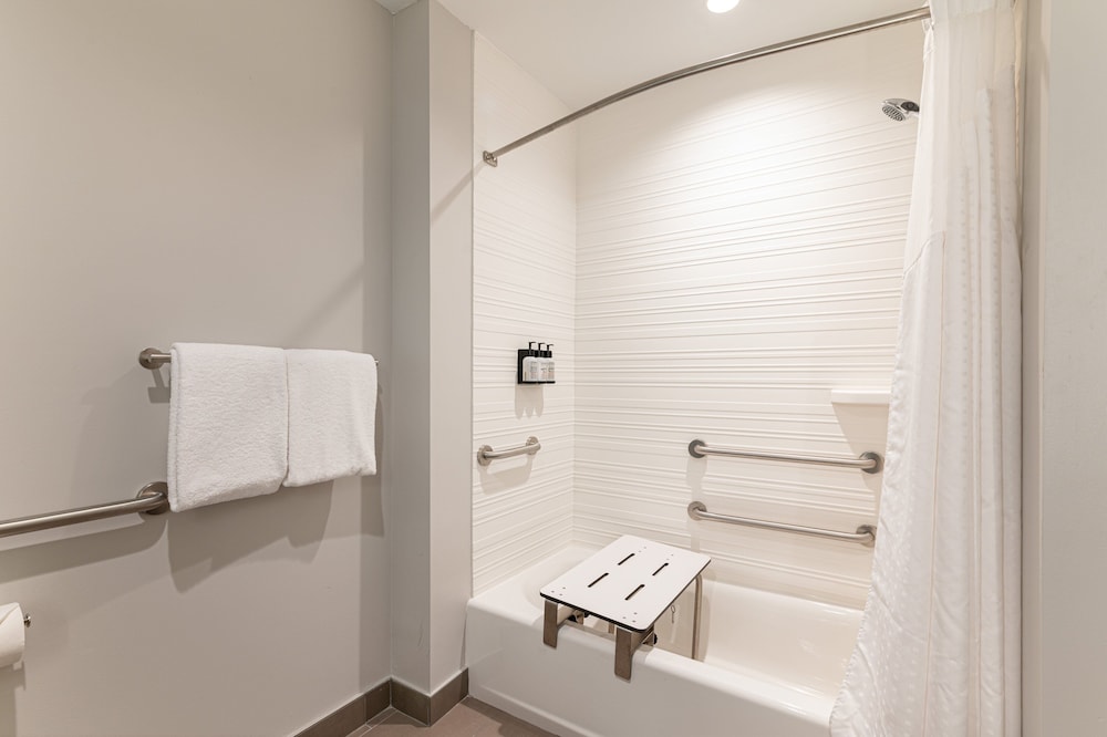 avid hotel Summerville by IHG - photo 18