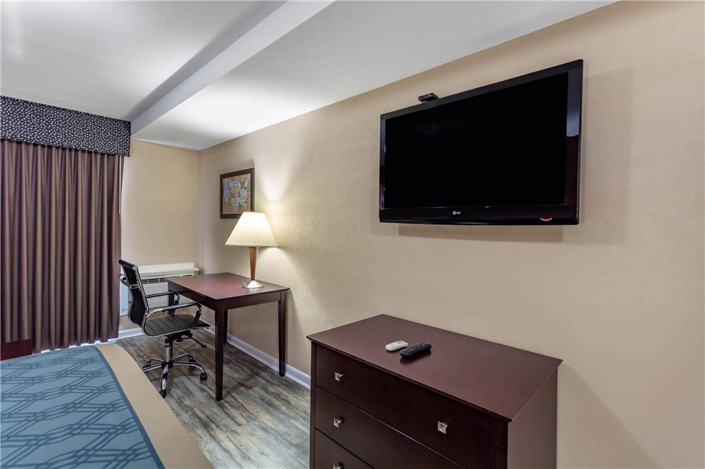 Econo Lodge Inn & Suites Old Saybrook Westbrook - photo 31