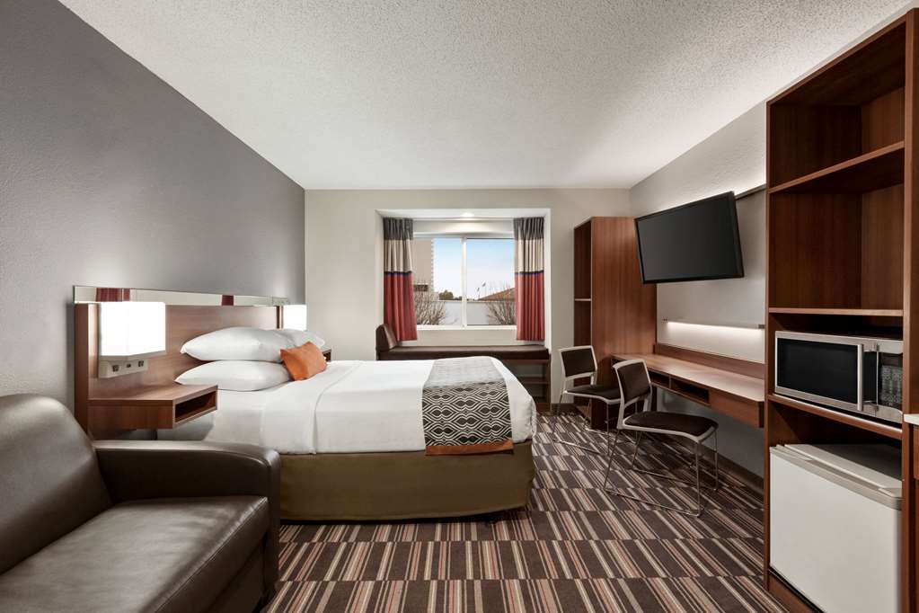 Microtel Inn & Suites by Wyndham Tifton - photo 13