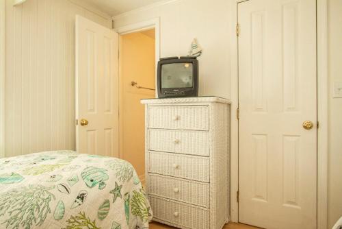 Sunkissed 2 by Oak Island Accommodations - photo 42