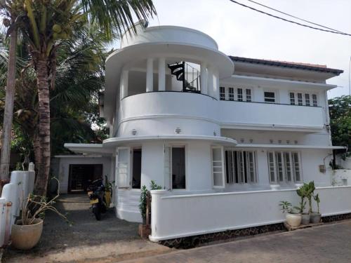 Captain's Lounge By Prince of Galle - carbon neutral hotel in Galle