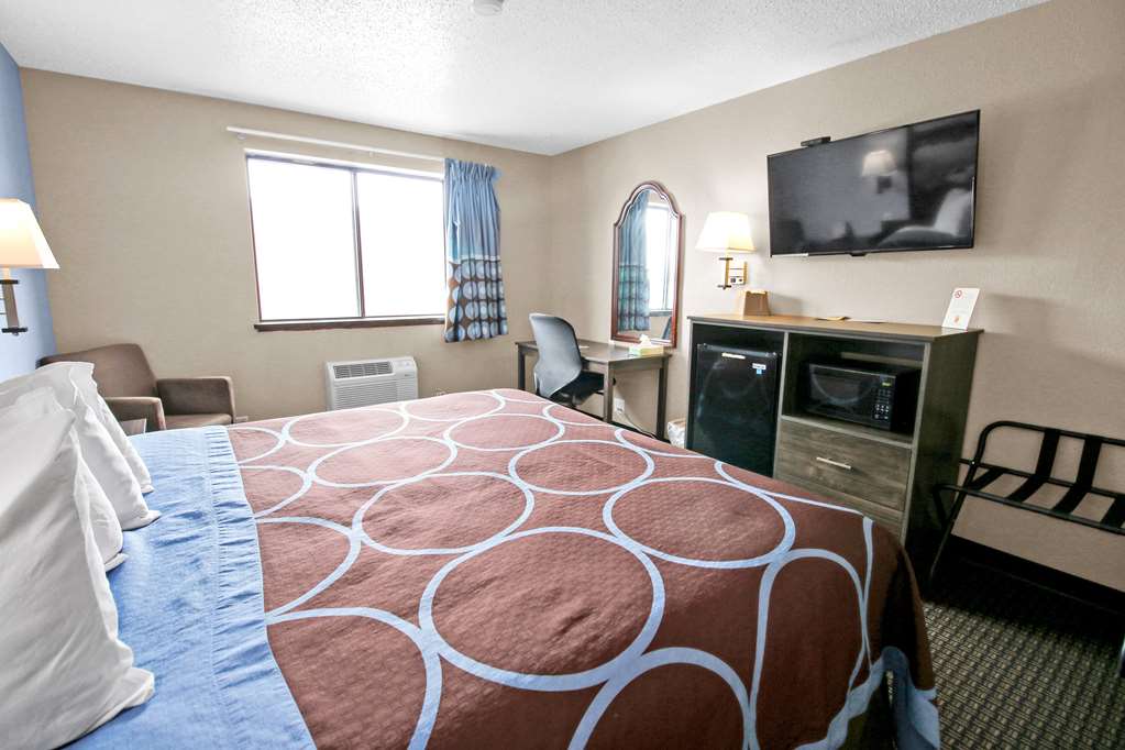 Super 8 by Wyndham Kenosha Pleasant Prairie - photo 11