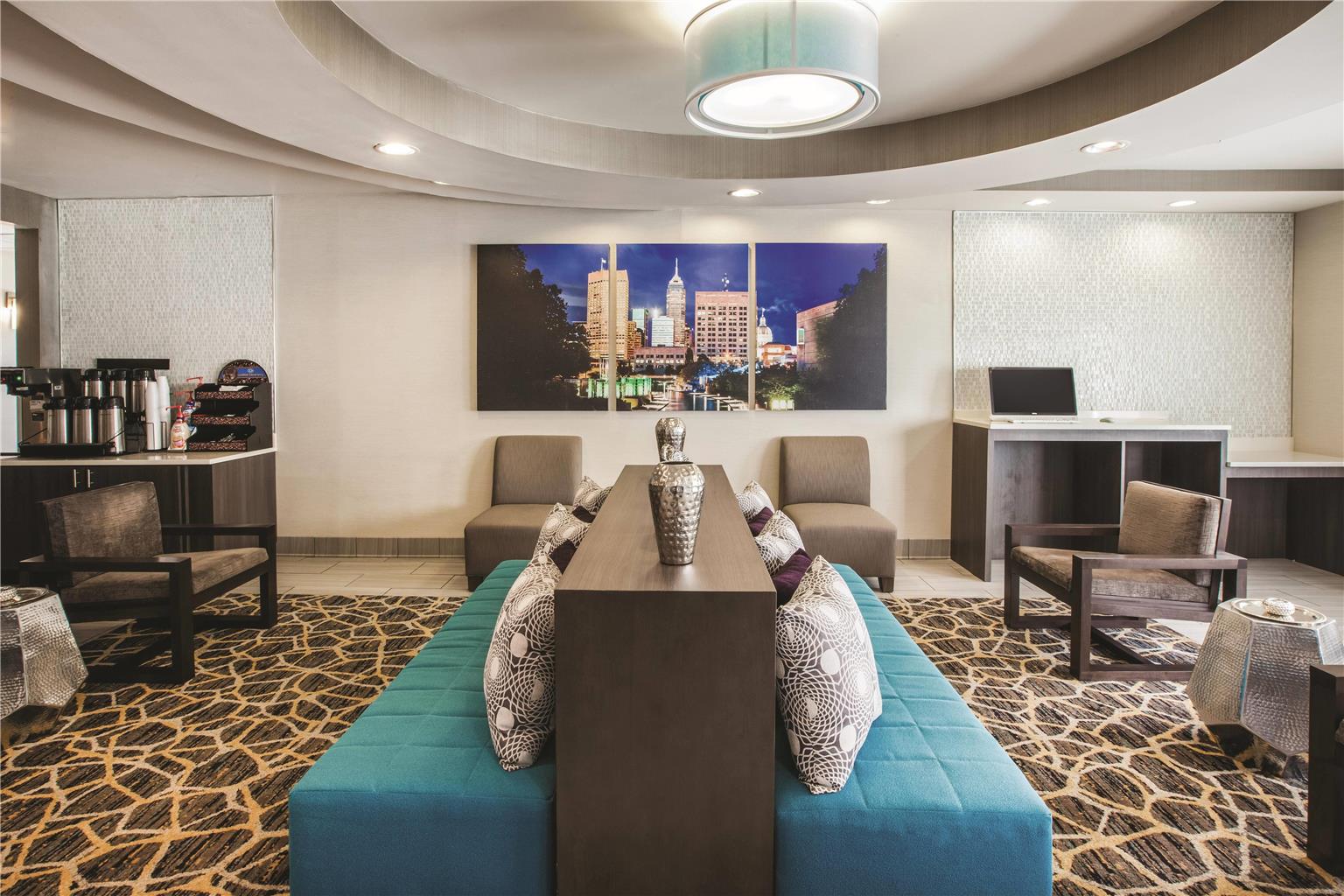 La Quinta Inn by Wyndham Indianapolis North at Pyramids - photo 2