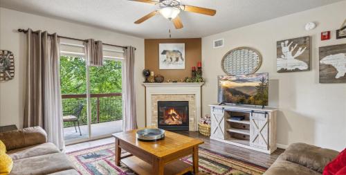 CL403 Creekside Tranquility in Pigeon Forge, United States