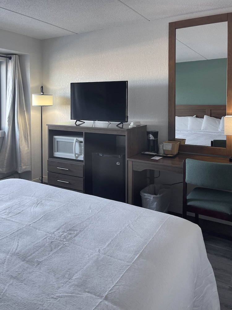 River Bend's Walleye Inn - photo 8