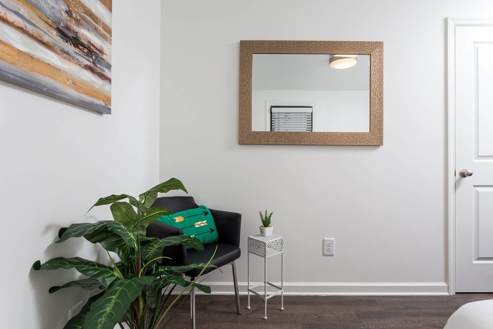 10 BRs Comprised of 2 5BR Suites by Domio - photo 19